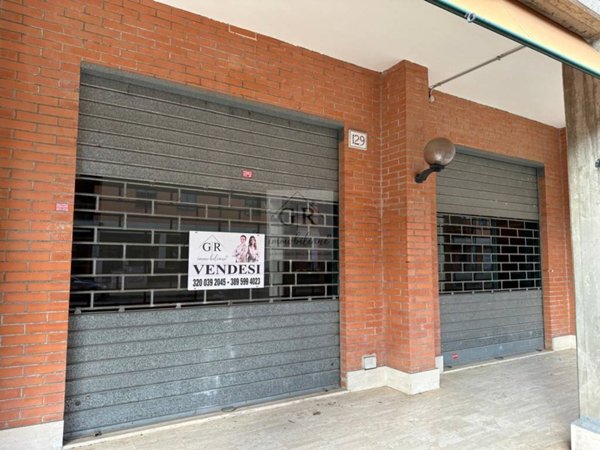 negozio in vendita a Roma in zona Olgiata