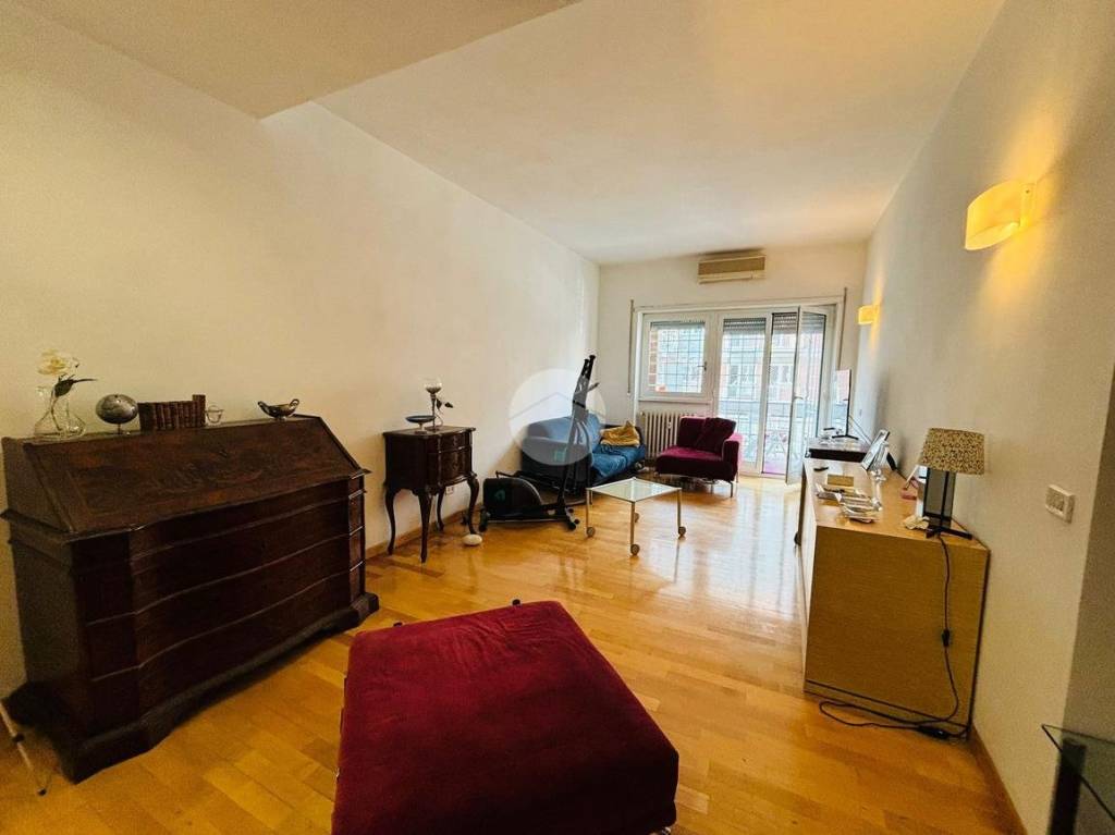 appartamento in vendita a Roma in zona Ardeatino