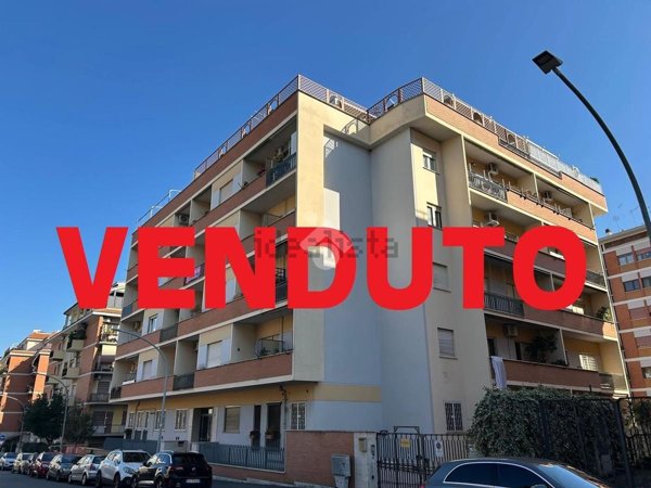 appartamento in vendita a Roma in zona Tuscolano