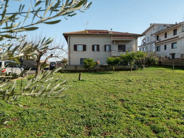 casa indipendente in vendita a Roma in zona Corviale