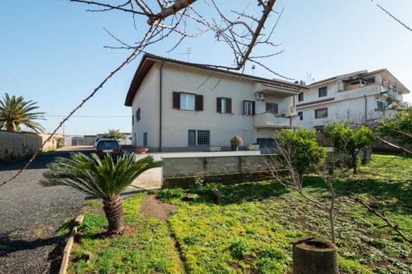 casa indipendente in vendita a Roma in zona Corviale