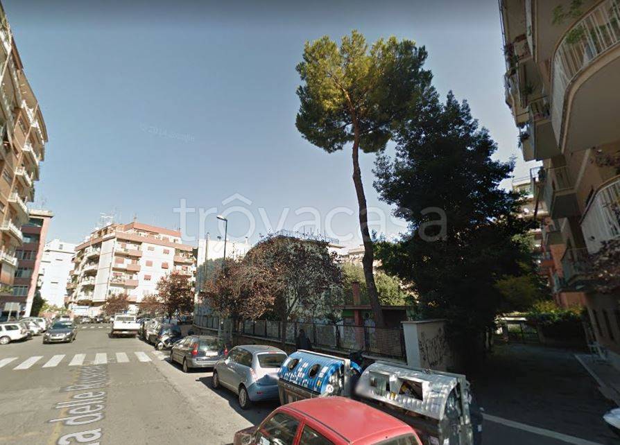 locale commerciale in vendita a Roma in zona Prenestino-Centocelle