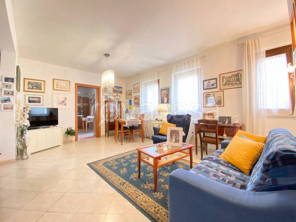 appartamento in vendita a Roma in zona Lunghezza