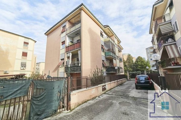 appartamento in vendita a Roma in zona Tor Cervara
