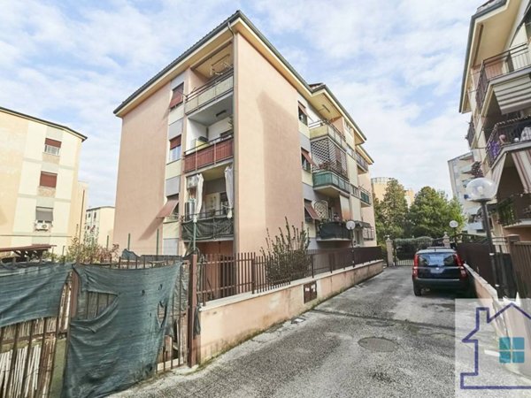 appartamento in vendita a Roma in zona Tor Cervara