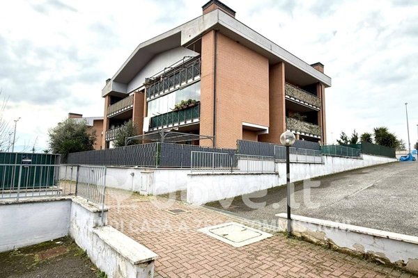 appartamento in vendita a Roma in zona Castelverde
