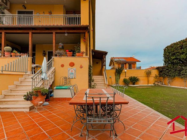casa indipendente in vendita a Roma in zona Infernetto