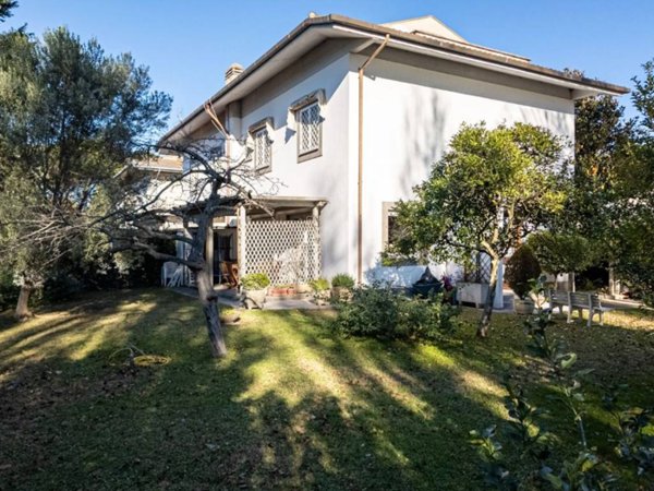 casa indipendente in vendita a Roma in zona Casal Palocco