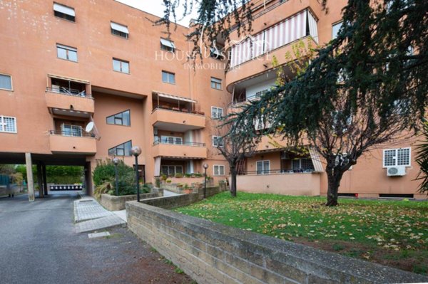 appartamento in vendita a Roma in zona Casal Monastero