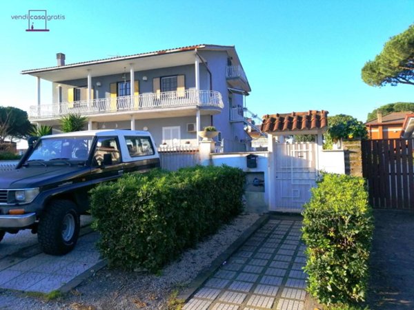 casa indipendente in vendita a Roma in zona Casal Palocco