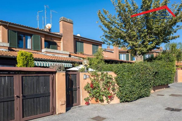 casa indipendente in vendita a Roma in zona Infernetto