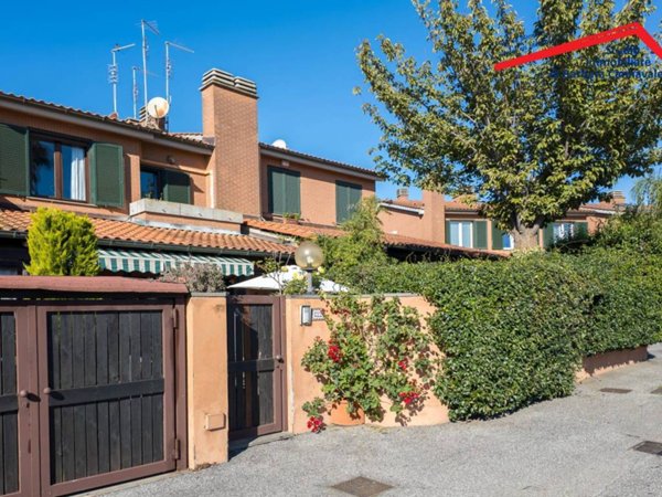 casa indipendente in vendita a Roma in zona Infernetto