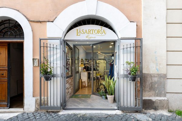 locale commerciale in vendita a Roma in zona Trastevere