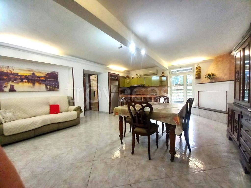 appartamento in vendita a Roma in zona Torre Angela