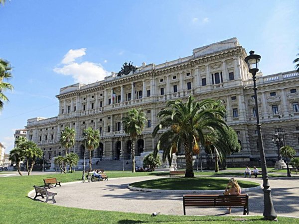 appartamento in vendita a Roma in zona Rione Prati