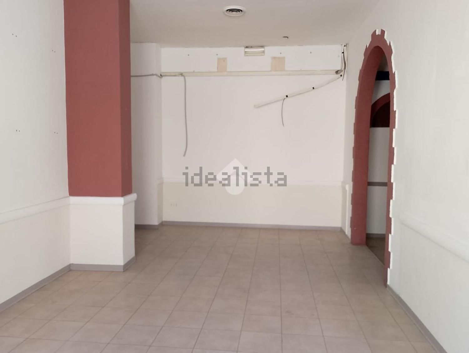 locale commerciale in vendita a Roma in zona Appio Latino