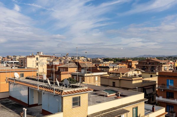 appartamento in vendita a Roma in zona Tor Bella Monaca