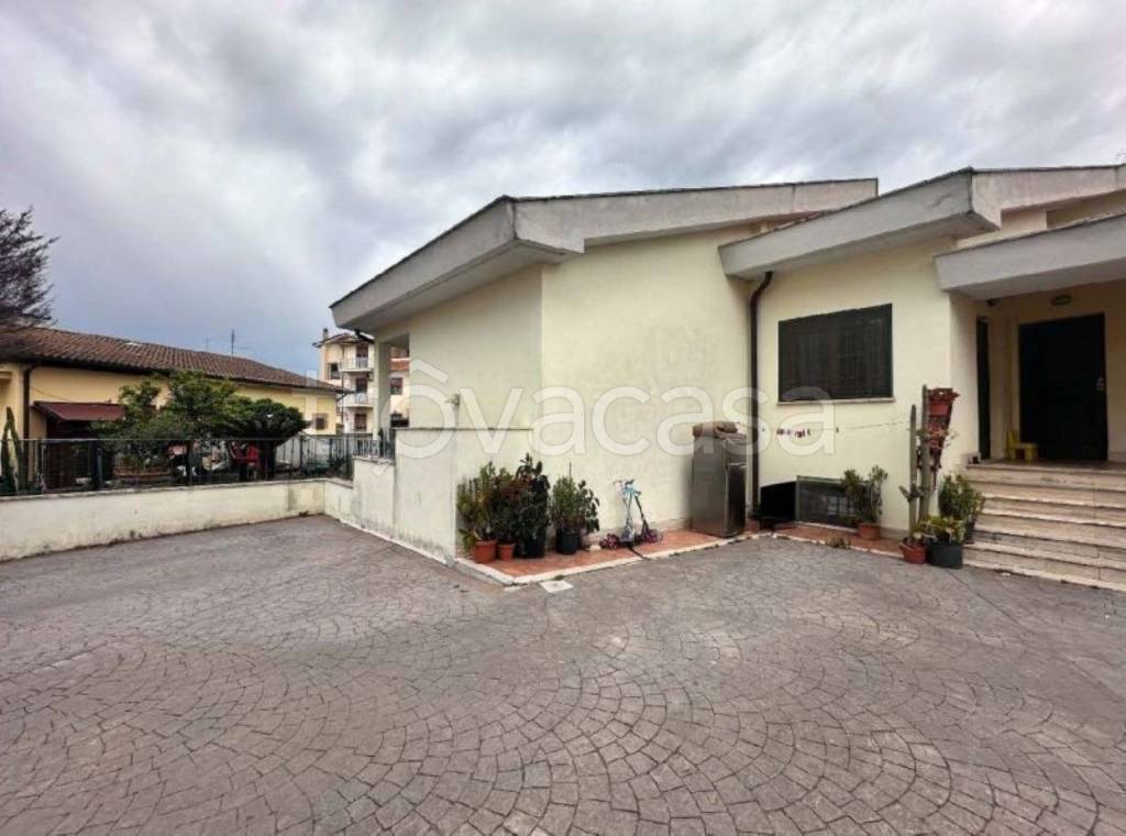 appartamento in vendita a Roma in zona Dragona/Bagnoletto