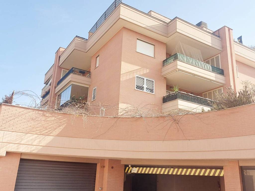 appartamento in vendita a Roma in zona Corviale