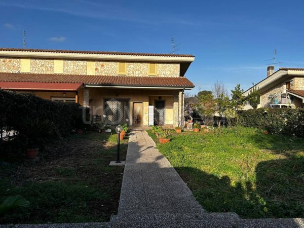 casa indipendente in vendita a Roma in zona Trigoria