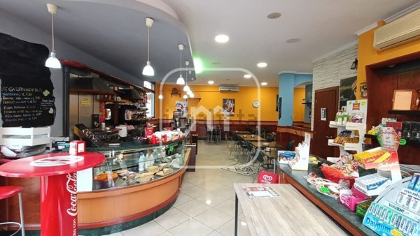 negozio in vendita a Roma in zona Tuscolano