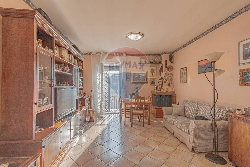 appartamento in vendita a Roma in zona Torre Angela