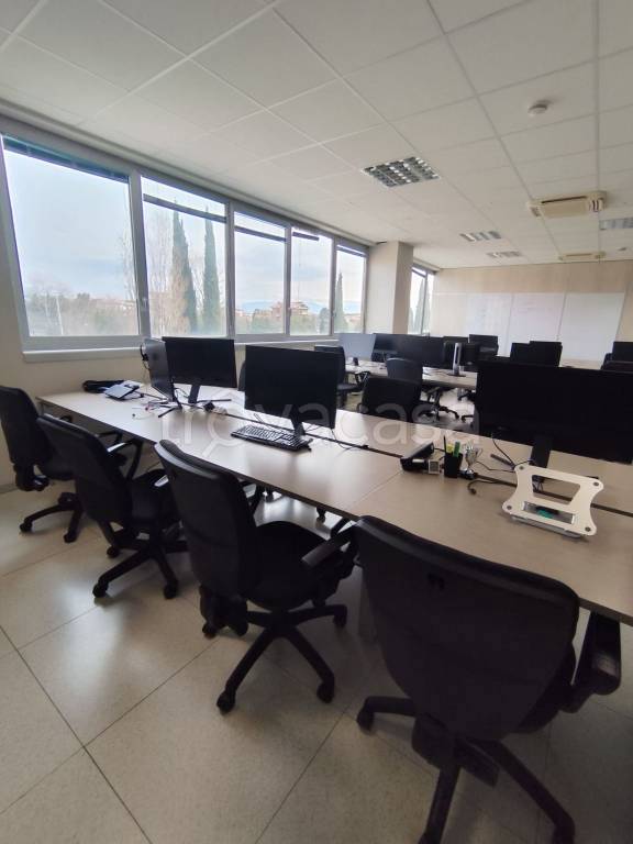 ufficio in vendita a Roma in zona Settecamini