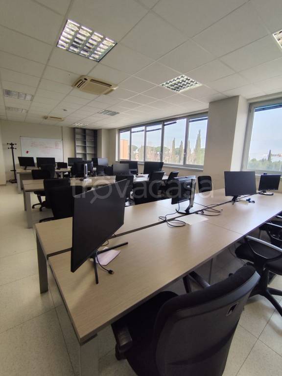 ufficio in vendita a Roma in zona Settecamini