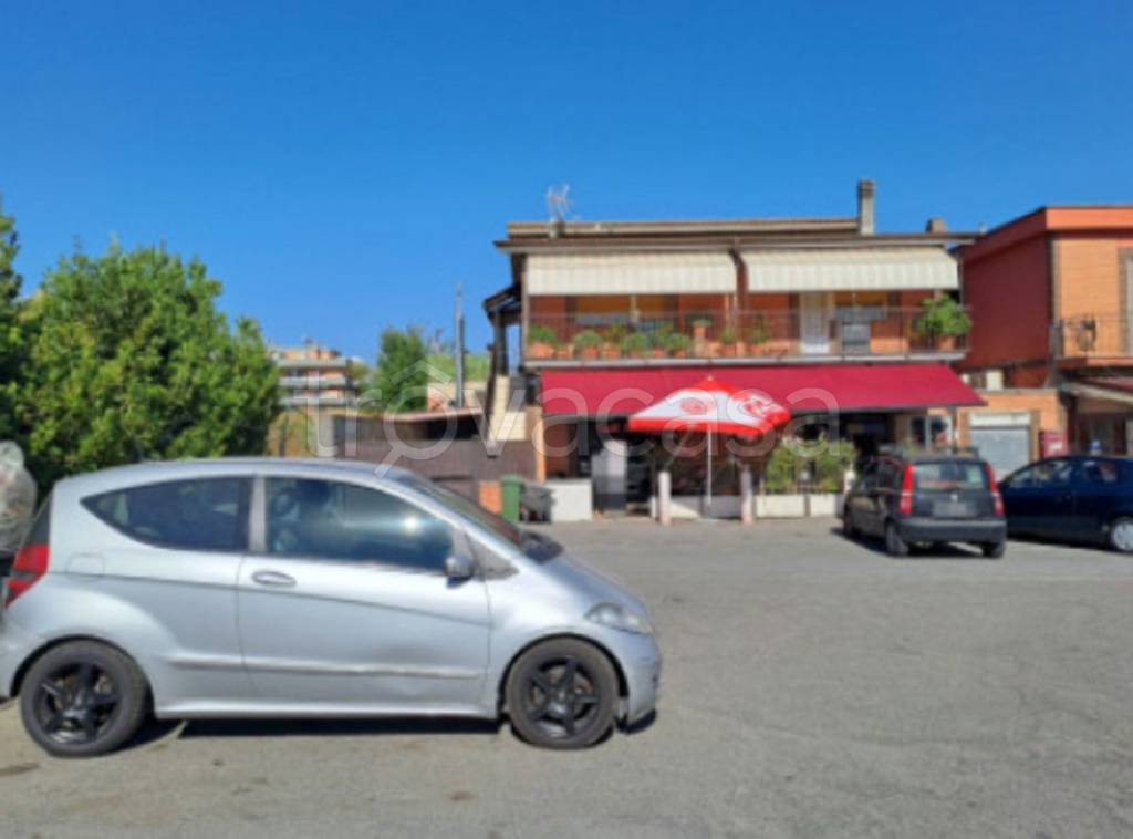 negozio in vendita a Roma in zona Aurelio