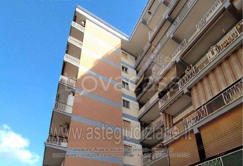appartamento in vendita a Roma in zona Tuscolano