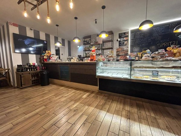 negozio in vendita a Roma in zona Romanina
