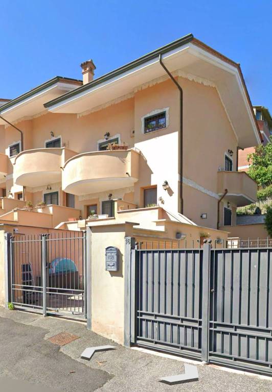 casa indipendente in vendita a Roma in zona Ostiense