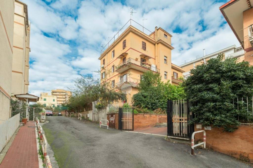 appartamento in vendita a Roma in zona Primavalle