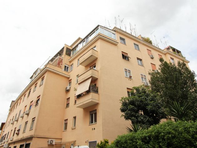 appartamento in vendita a Roma in zona Ostiense