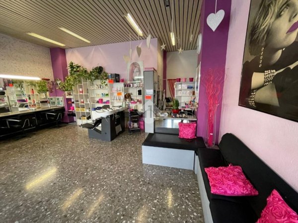 locale commerciale in vendita a Roma in zona Collatino