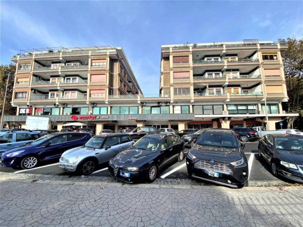 negozio in vendita a Roma in zona Ostia