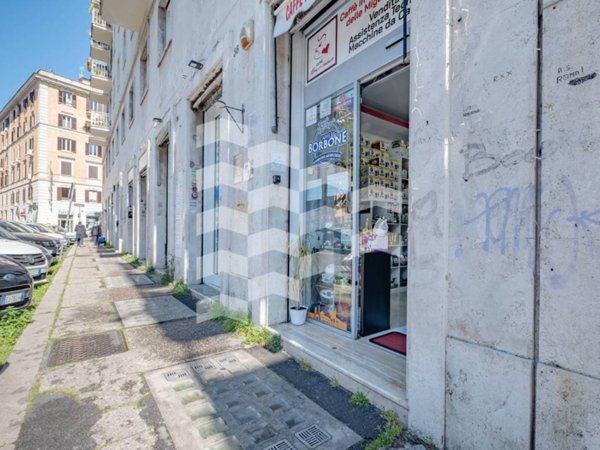 negozio in vendita a Roma in zona Testaccio