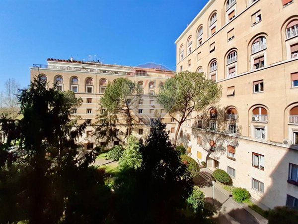 appartamento in vendita a Roma in zona Ostiense