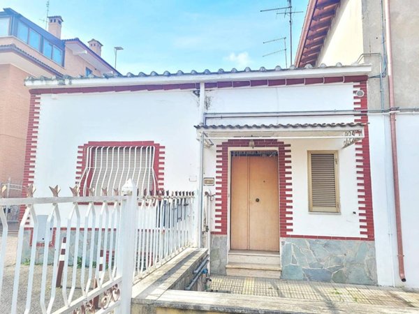 appartamento in vendita a Roma in zona Tor Bella Monaca