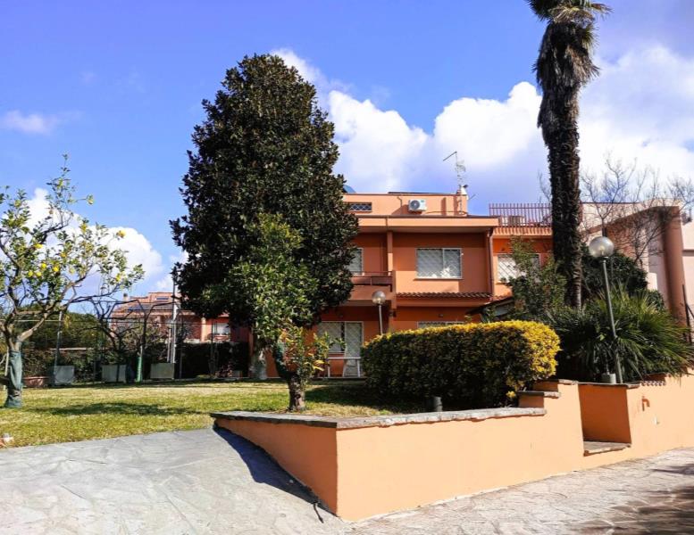 casa indipendente in vendita a Roma in zona Infernetto