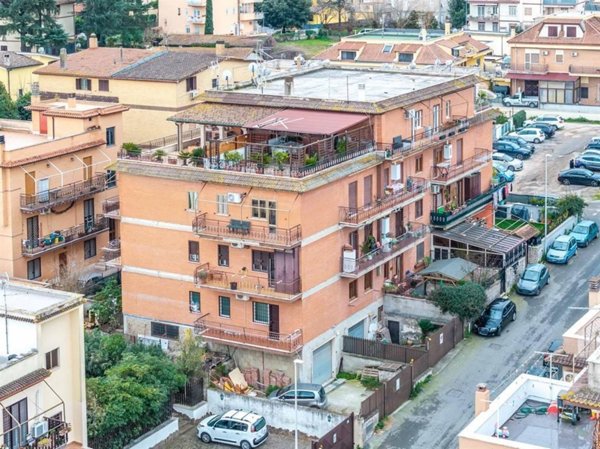 appartamento in vendita a Roma in zona Tor Bella Monaca