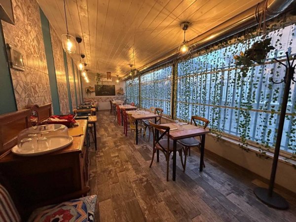 negozio in vendita a Roma in zona Casal Morena