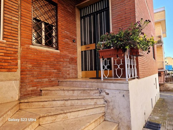 appartamento in vendita a Roma in zona Tor Cervara