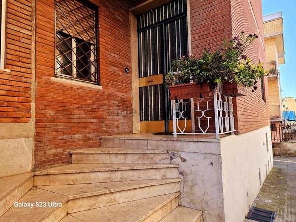 appartamento in vendita a Roma in zona Tor Cervara
