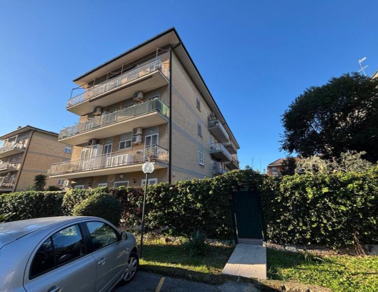 appartamento in vendita a Roma in zona Tre Pini - Poggio dei Fiori