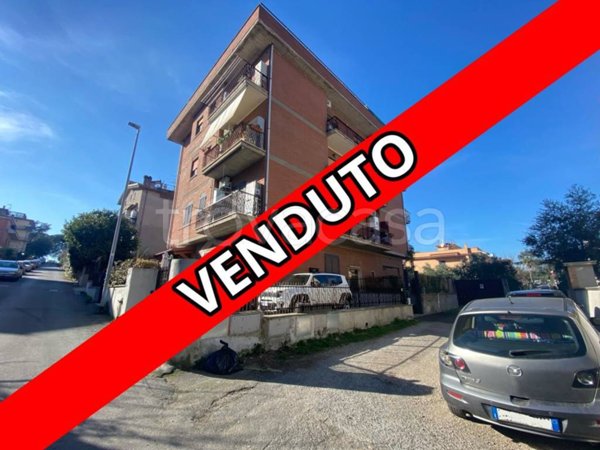 appartamento in vendita a Roma in zona Valle Muricana