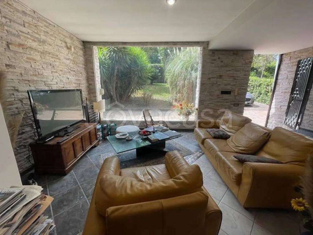 appartamento in vendita a Roma in zona Mostacciano