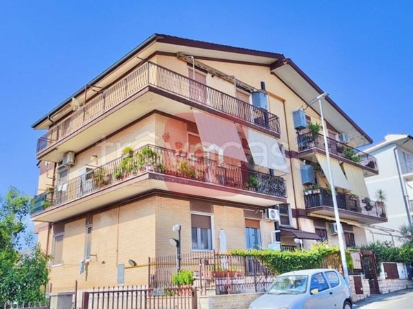 appartamento in vendita a Roma in zona Lunghezza