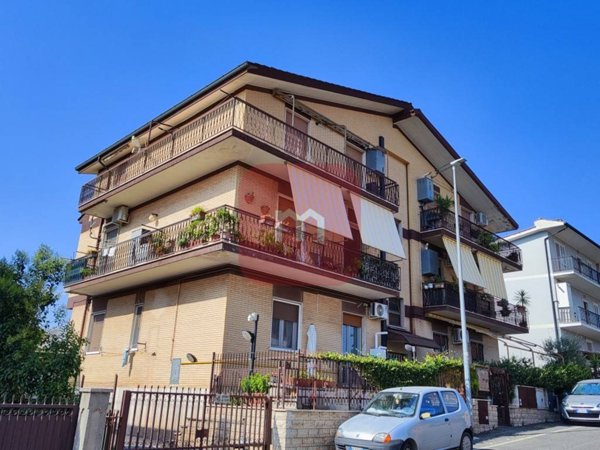 appartamento in vendita a Roma in zona Lunghezza