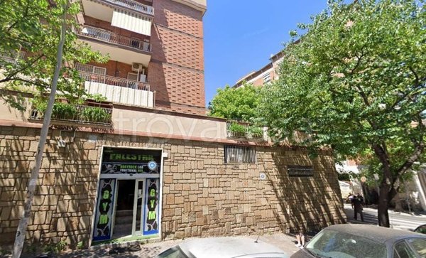 negozio in vendita a Roma in zona Portuense